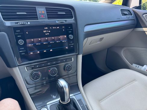 Used 2018 Volkswagen Golf SE FWD image 12