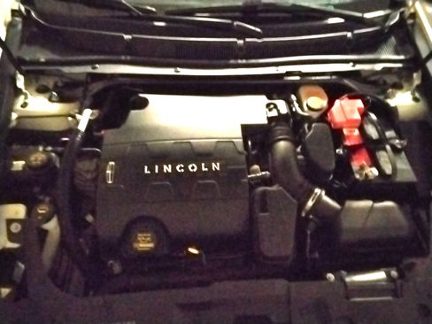 Used 2013 Lincoln MKS AWD image 26