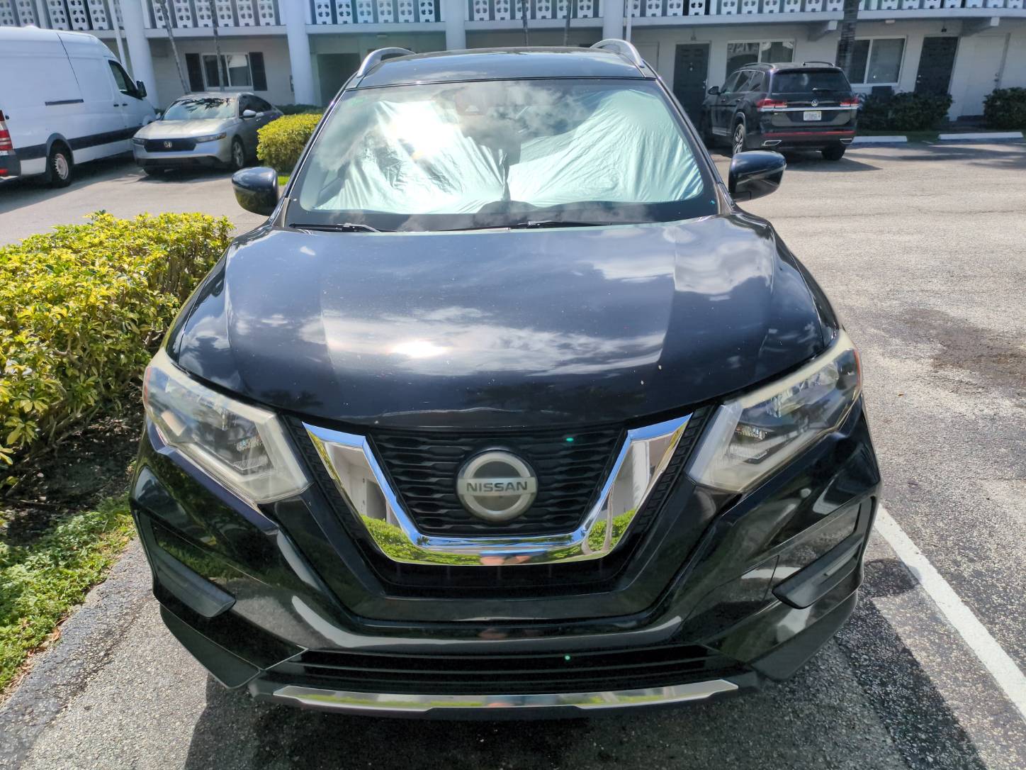 Used 2020 Nissan Rogue SV FWD image 1