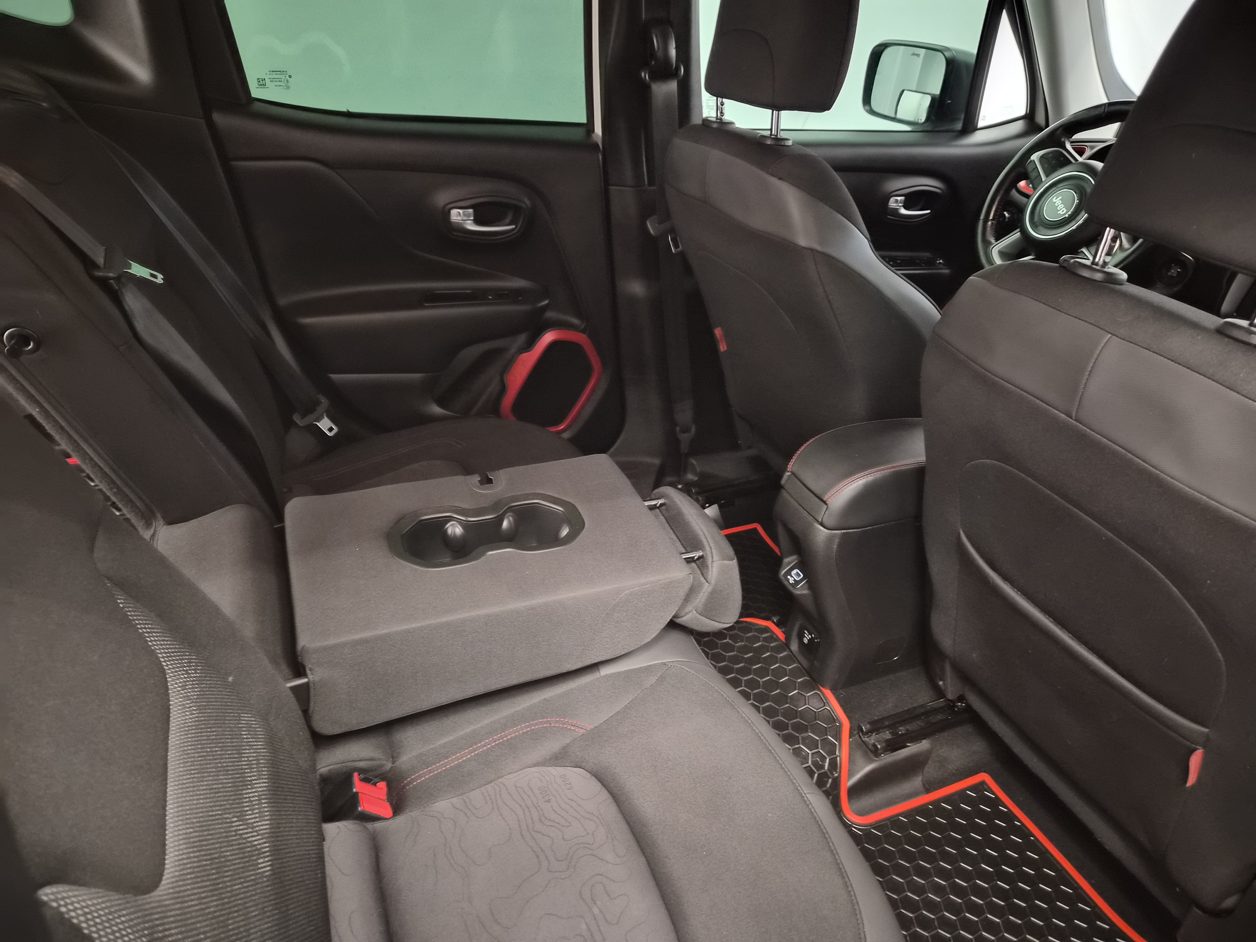Used 2018 Jeep Renegade Trailhawk w/ UConnect 8.4 Nav Group AWD/4WD image 21