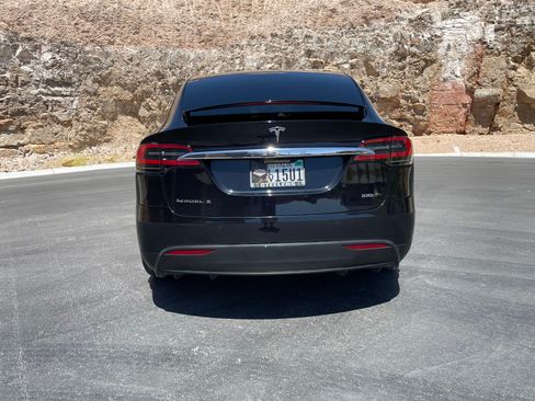 Used 2018 Tesla Model X 100D AWD/4WD image 11