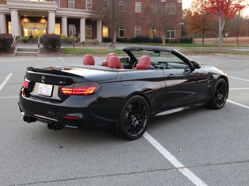 Used 2017 BMW M4 Convertible image 4