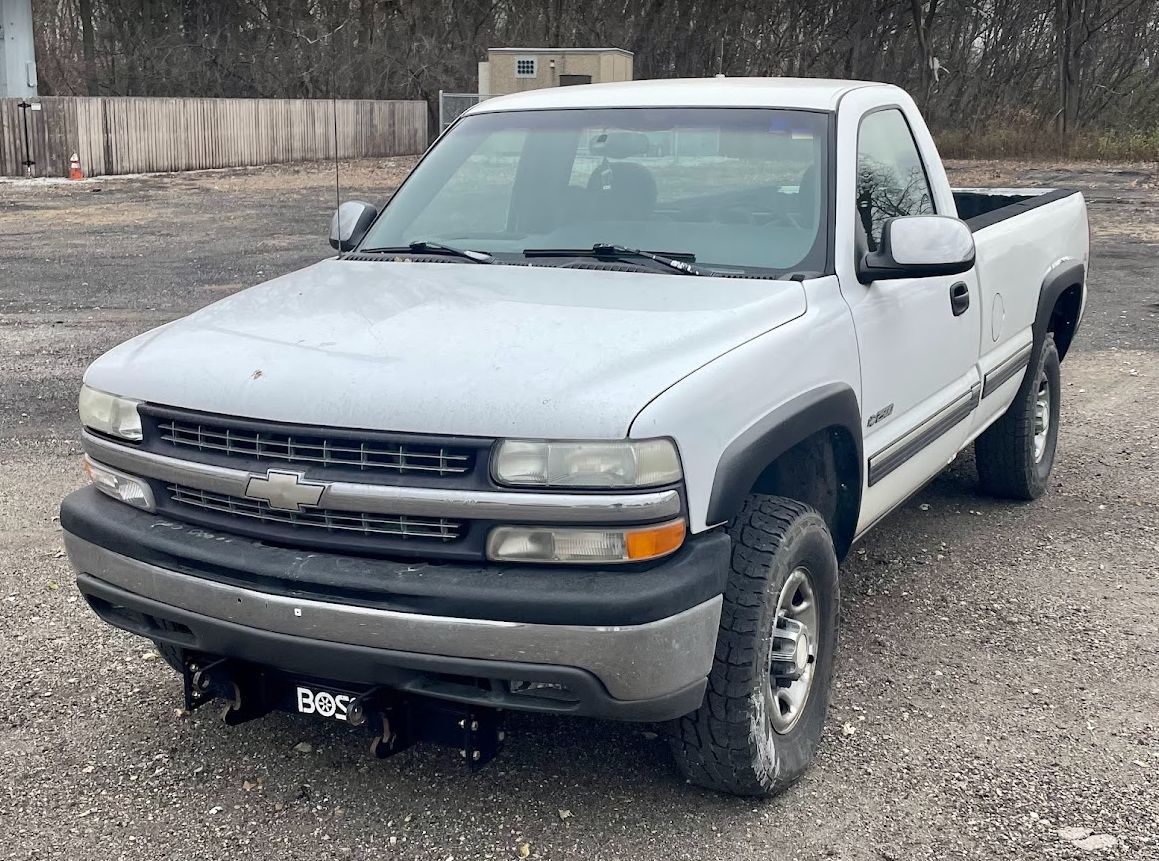 Used 1999 Chevrolet Silverado 2500 LS w/ Snow Plow Prep Pkg AWD/4WD image 1