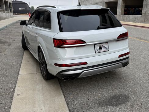 Used 2022 Audi SQ7 Premium Plus w/ SQ7 Executive Package image 5