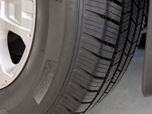 Used 2017 Nissan Titan SV RWD image 9