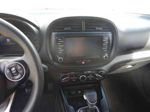 Used 2020 Kia Soul LX image 24