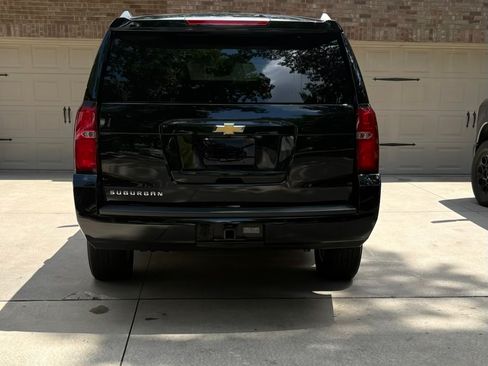 Used 2019 Chevrolet Suburban LT RWD image 5