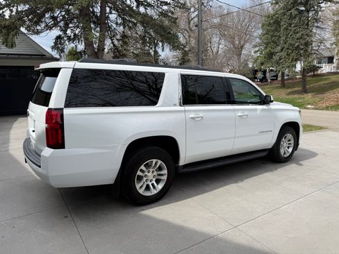 Used 2018 Chevrolet Suburban LT AWD/4WD image 4