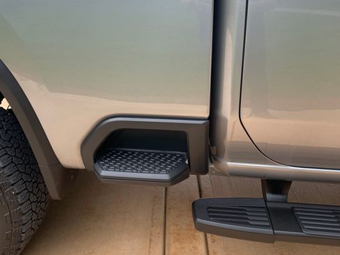 Used 2024 Chevrolet Silverado 2500 LT image 5