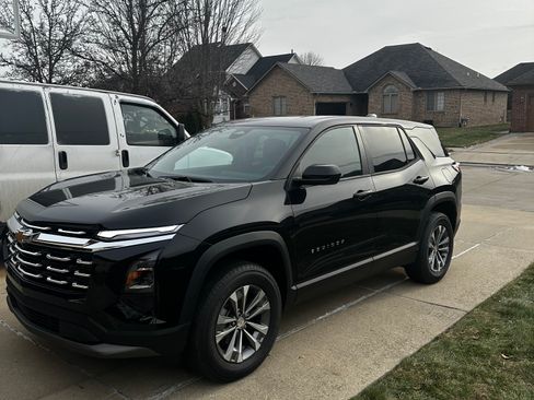 Used 2026 Chevrolet Equinox LT w/ Convenience Package II image 4