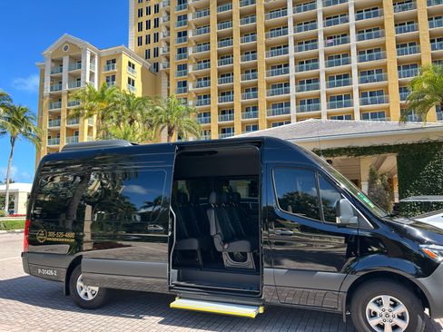 Used 2025 Mercedes-Benz Sprinter 2500 image 6