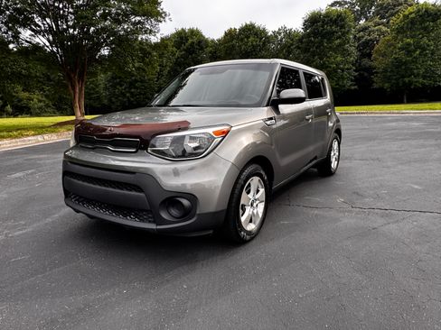 Used 2019 Kia Soul FWD image 1
