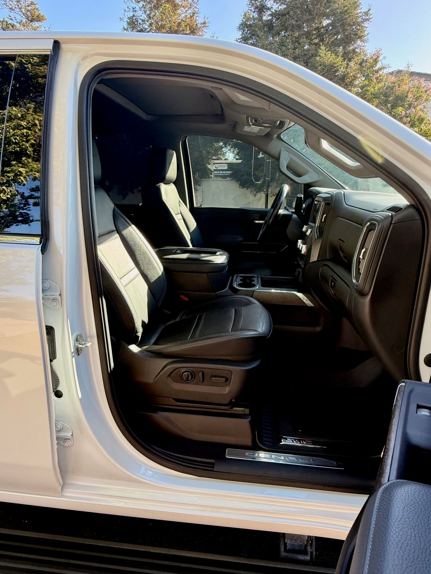 Used 2022 GMC Sierra 2500 Denali AWD/4WD image 12