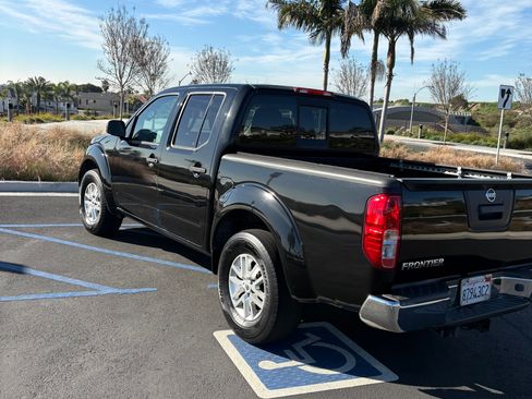 Used 2016 Nissan Frontier SV image 4