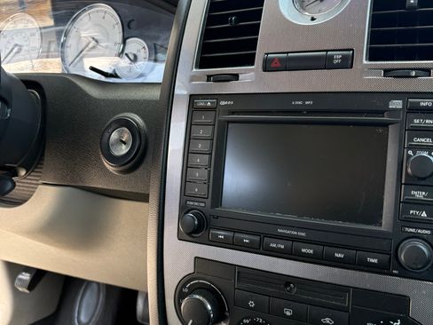 Used 2007 Chrysler 300 Touring L RWD image 17