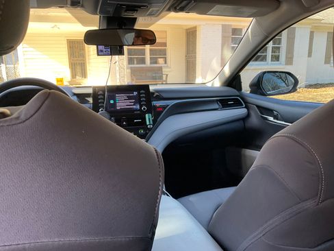 Used 2022 Toyota Camry LE image 4