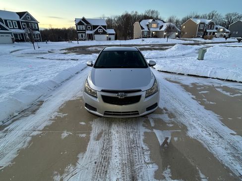 Used 2013 Chevrolet Cruze LT image 2