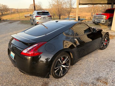 Used 2020 Nissan 370Z Touring Sport RWD image 8