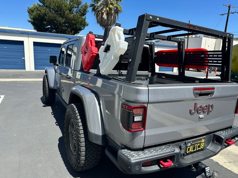 Used 2020 Jeep Gladiator Rubicon image 2