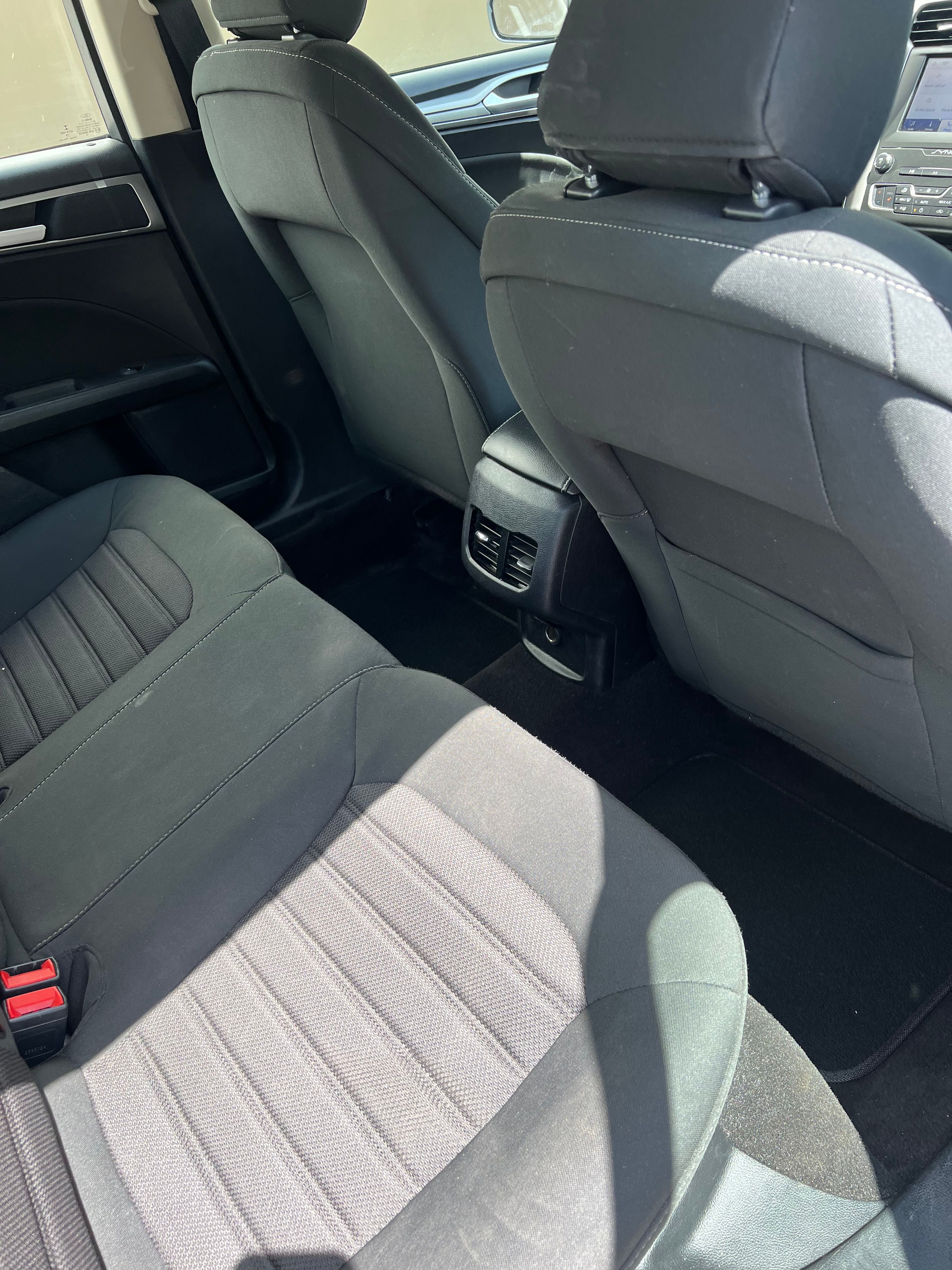 Used 2020 Ford Fusion SE image 4