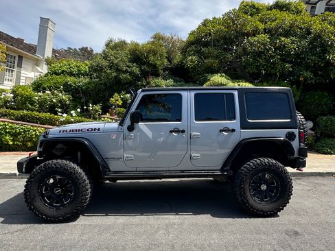 Used 2015 Jeep Wrangler Unlimited Rubicon AWD/4WD image 2