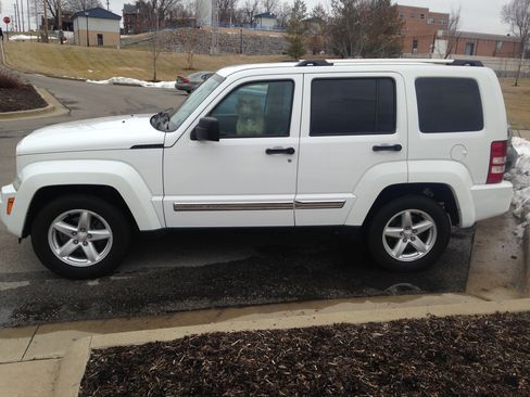 Used 2011 Jeep Liberty Limited image 2