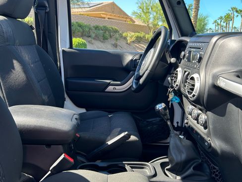 Used 2012 Jeep Wrangler Sahara w/ Connectivity Group image 13