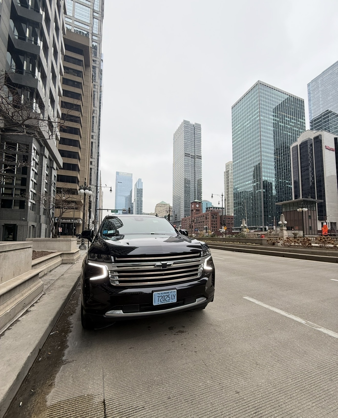Used 2023 Chevrolet Tahoe High Country w/ Premium Package 2 AWD/4WD image 1