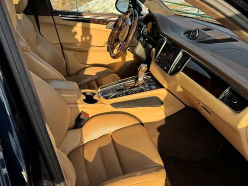 Used 2018 Porsche Macan Turbo image 6