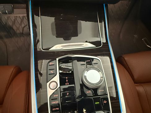 Used 2025 BMW X7 M60i AWD/4WD image 11