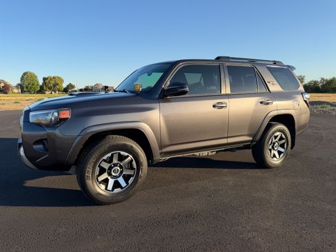 Used 2020 Toyota 4Runner TRD Off-Road Premium w/ Moonroof Package AWD/4WD image 2