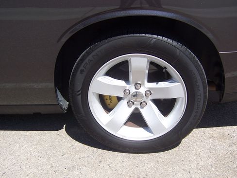 Used 2013 Dodge Challenger SXT image 15