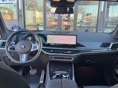 Used 2025 BMW X5 xDrive40i w/ M Sport Package image 10