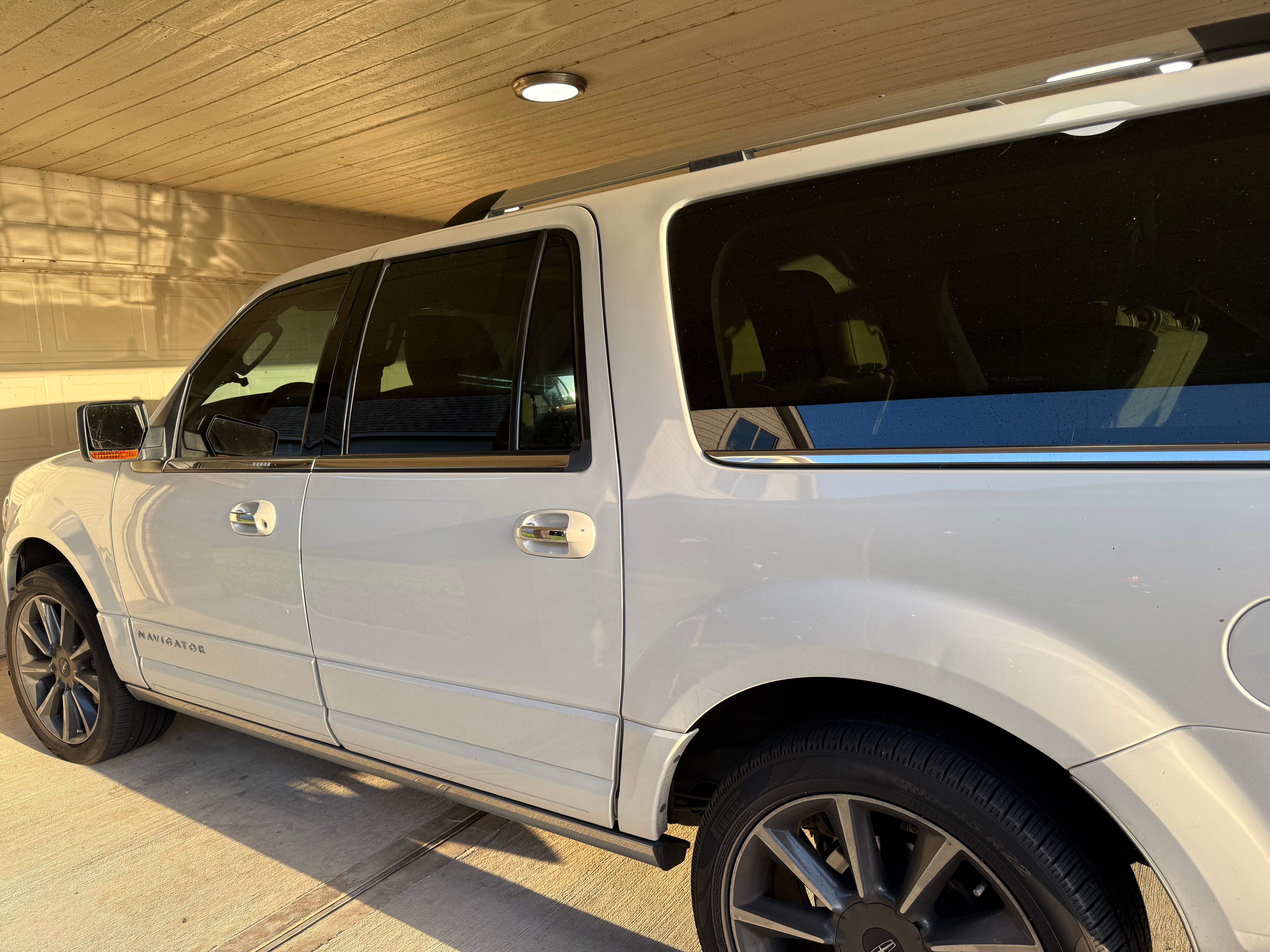 Used 2017 Lincoln Navigator L Reserve RWD image 4