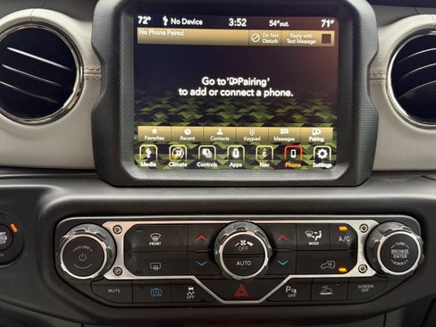 Used 2023 Jeep Wrangler Unlimited Sahara image 19