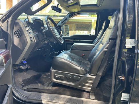 Used 2010 Ford F350 Lariat image 5