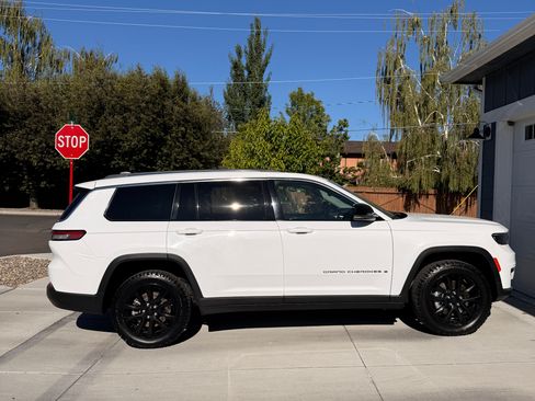 Used 2021 Jeep Grand Cherokee L Limited AWD/4WD image 4