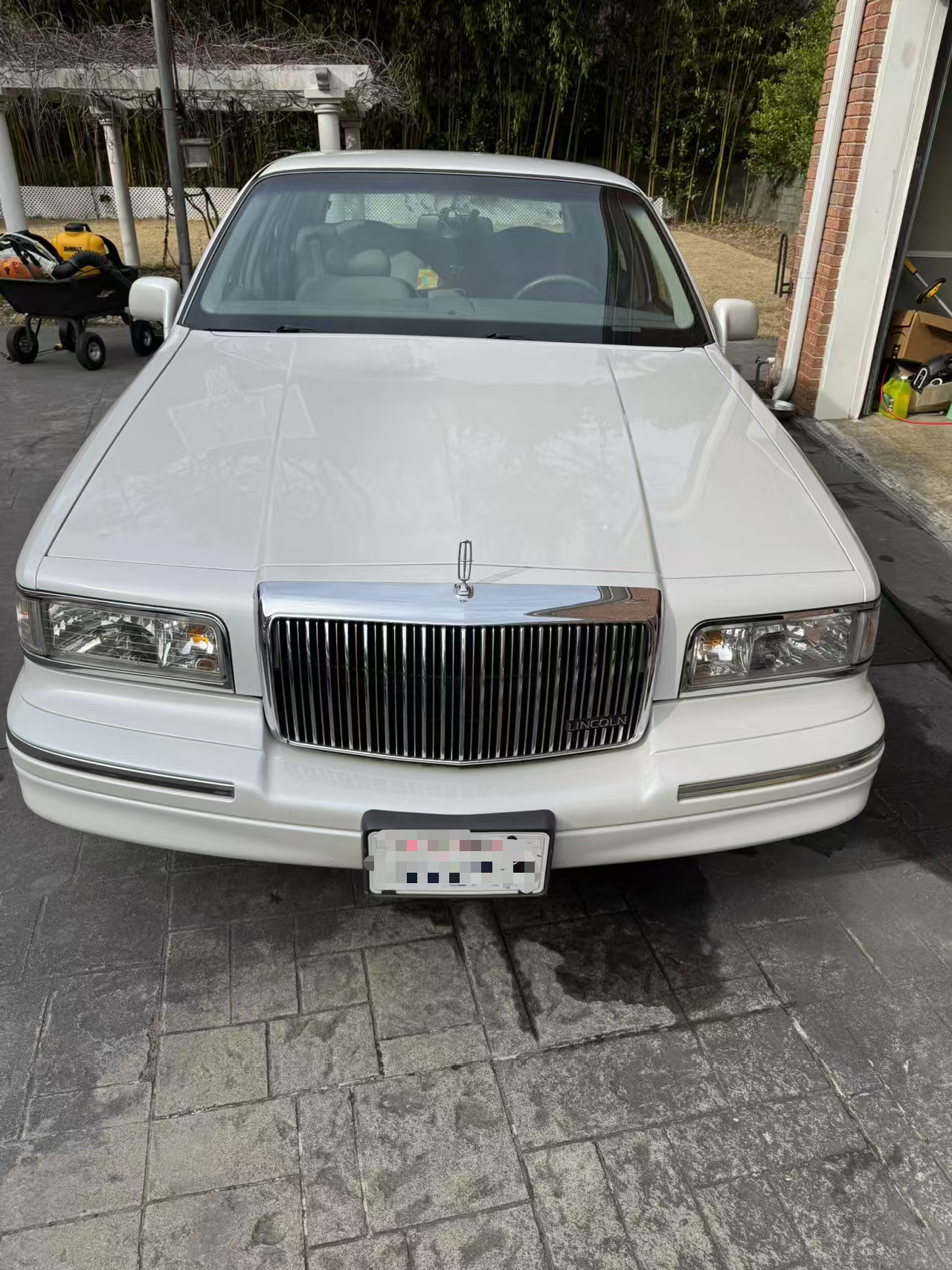Used 1997 Lincoln Town Car Signature RWD image 1