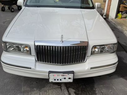 Used 1997 Lincoln Town Car Signature
