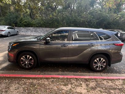 Used 2023 Toyota Highlander XLE