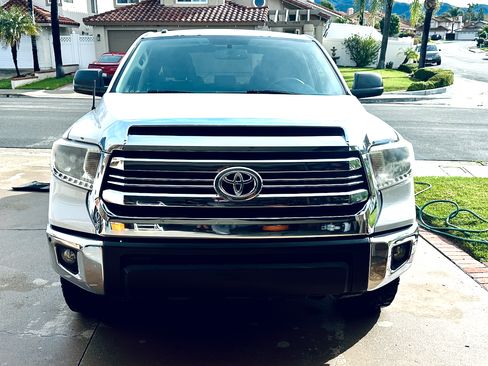 Used 2017 Toyota Tundra SR5 w/ TRD Off Road Package image 4