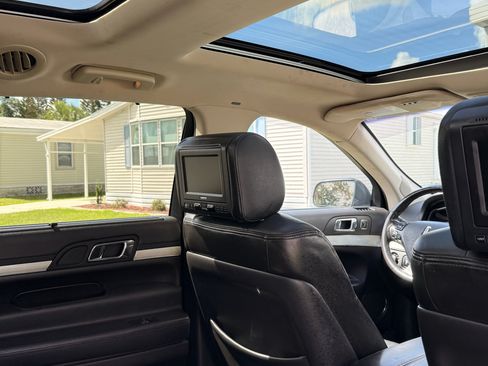 Used 2013 Lincoln MKT AWD image 8