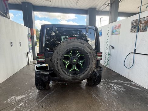 Used 2017 Jeep Wrangler Unlimited Sahara w/ Connectivity Group image 9