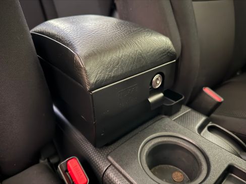 Used 2014 Toyota FJ Cruiser 4WD image 18