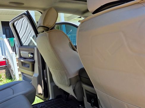 Used 2015 RAM 1500 Laramie w/ Convenience Group image 17