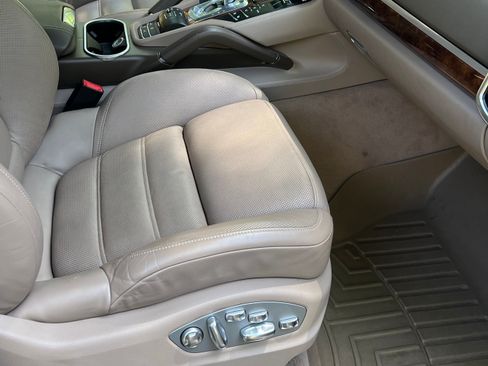 Used 2011 Porsche Cayenne S AWD/4WD image 15