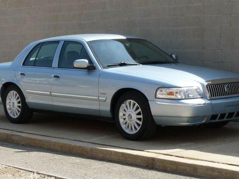 Used 2009 Mercury Grand Marquis LS image 1