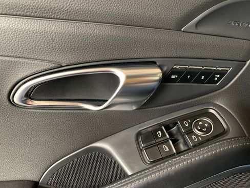 Used 2013 Porsche 911 Carrera 4S image 18