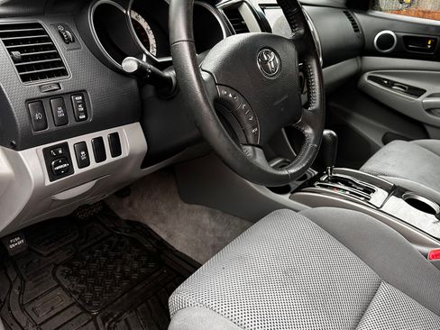 Used 2011 Toyota Tacoma PreRunner image 14