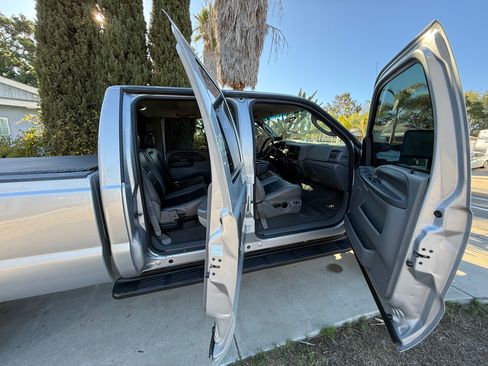 Used 2004 Ford F350 XLT image 9